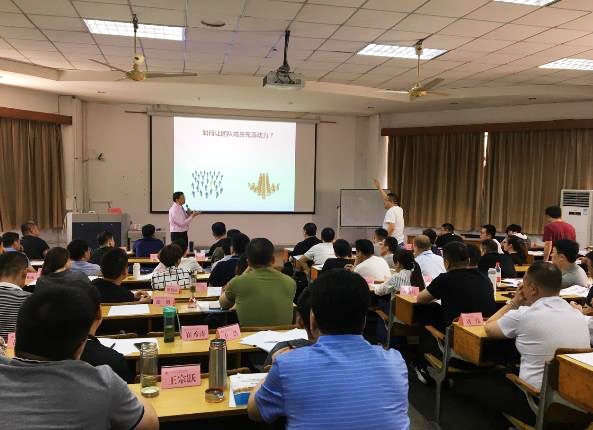 百名淄博企业家齐聚浙江大学参加培训