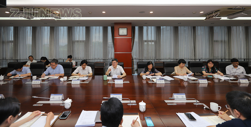 浙江大学校党委书记任少波、校长吴朝晖就其领办的八届四次教代会提案分别举行见面会