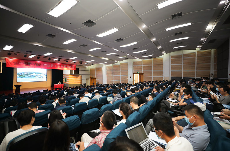 浙江大学400多位新教工在紫金港校区参加2021年始业教育培训