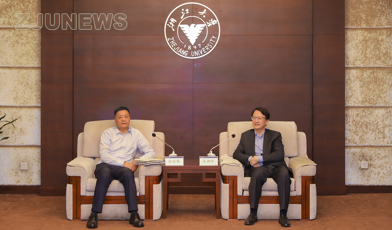 东方电气集团董事长俞培根一行来浙江大学交流