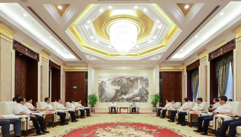 浙江大学校长吴朝晖率队赴贵州省调研考察