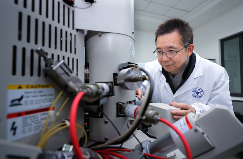 【人民网】探访浙江大学国家重点实验室：大国重器“诞生地”