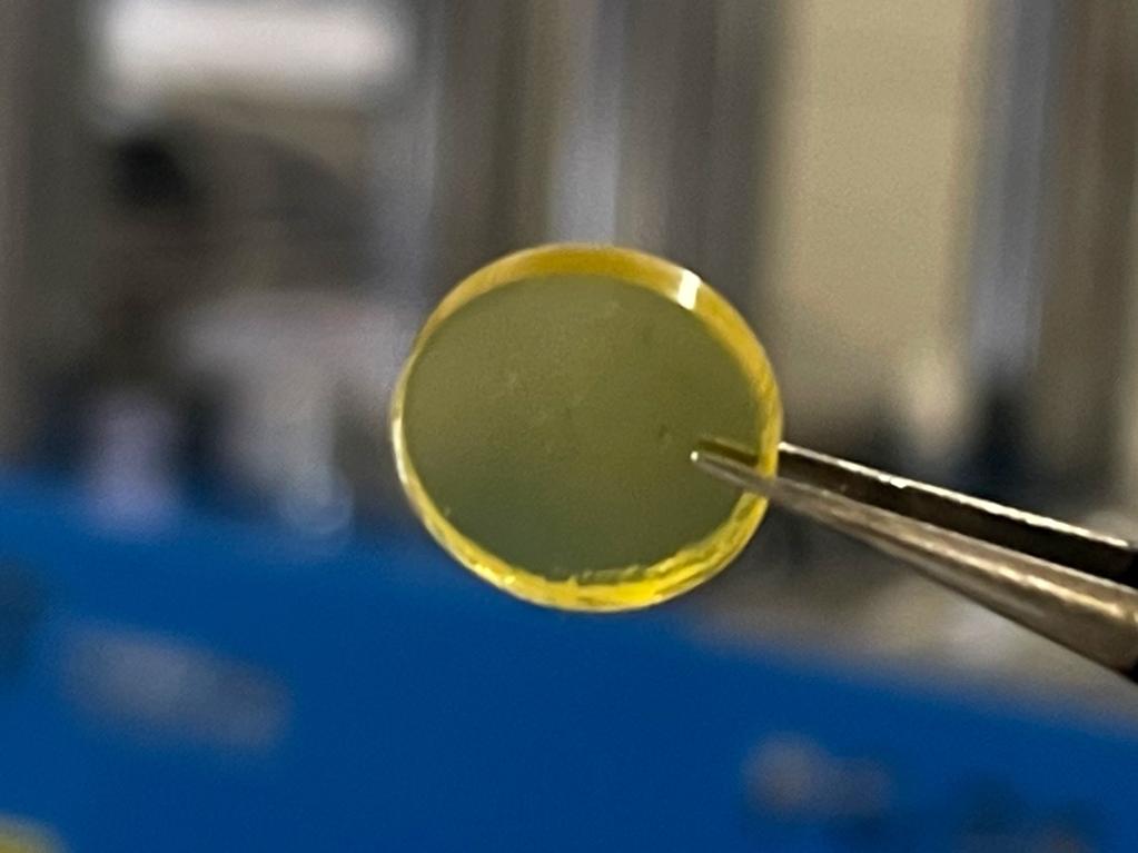 【新华网】融合有机物无机物 浙江大学研究团队创造出新物质