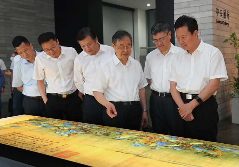 文化和旅游部副部长、国家文物局局长李群一行到浙江大学调研