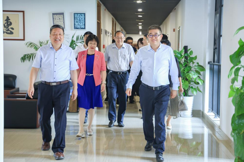 浙江省政府副省长张雁云一行来浙大调研