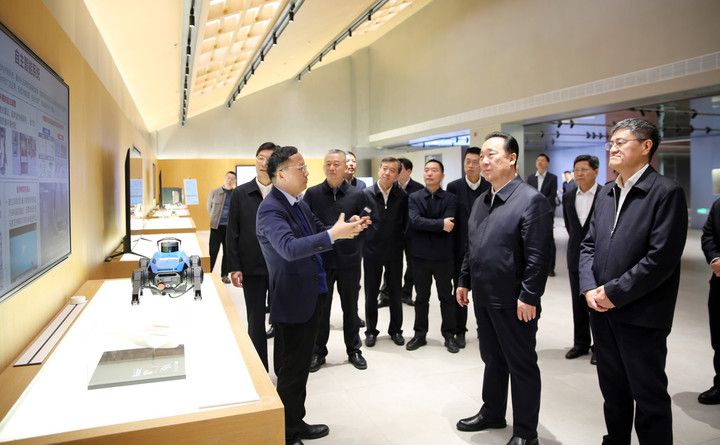 省长王浩在浙江大学专题调研人工智能技术创新情况